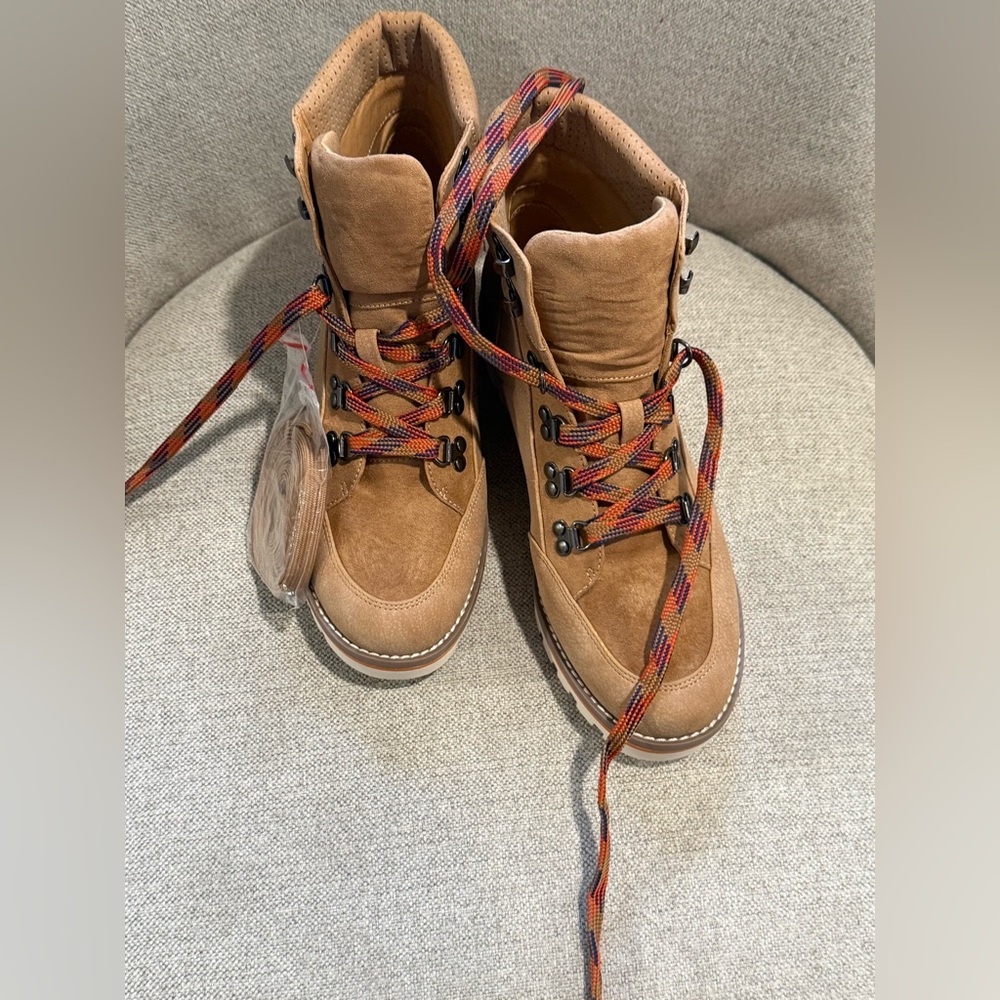 Crown Vintage Tan Lace-Up Boots